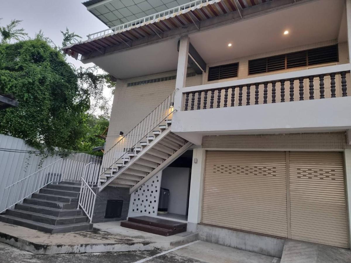 X At Gate Suvarnabhumi Airport - แอท เกท สนามบินสุวรรณภูมิ - Bed and Breakfast Ban Khlong Prawet