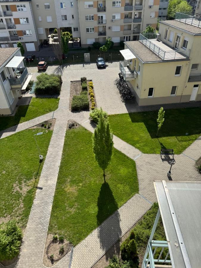 Local-Lux Apartman 3 szoba - Ferienwohnung Kecskemét