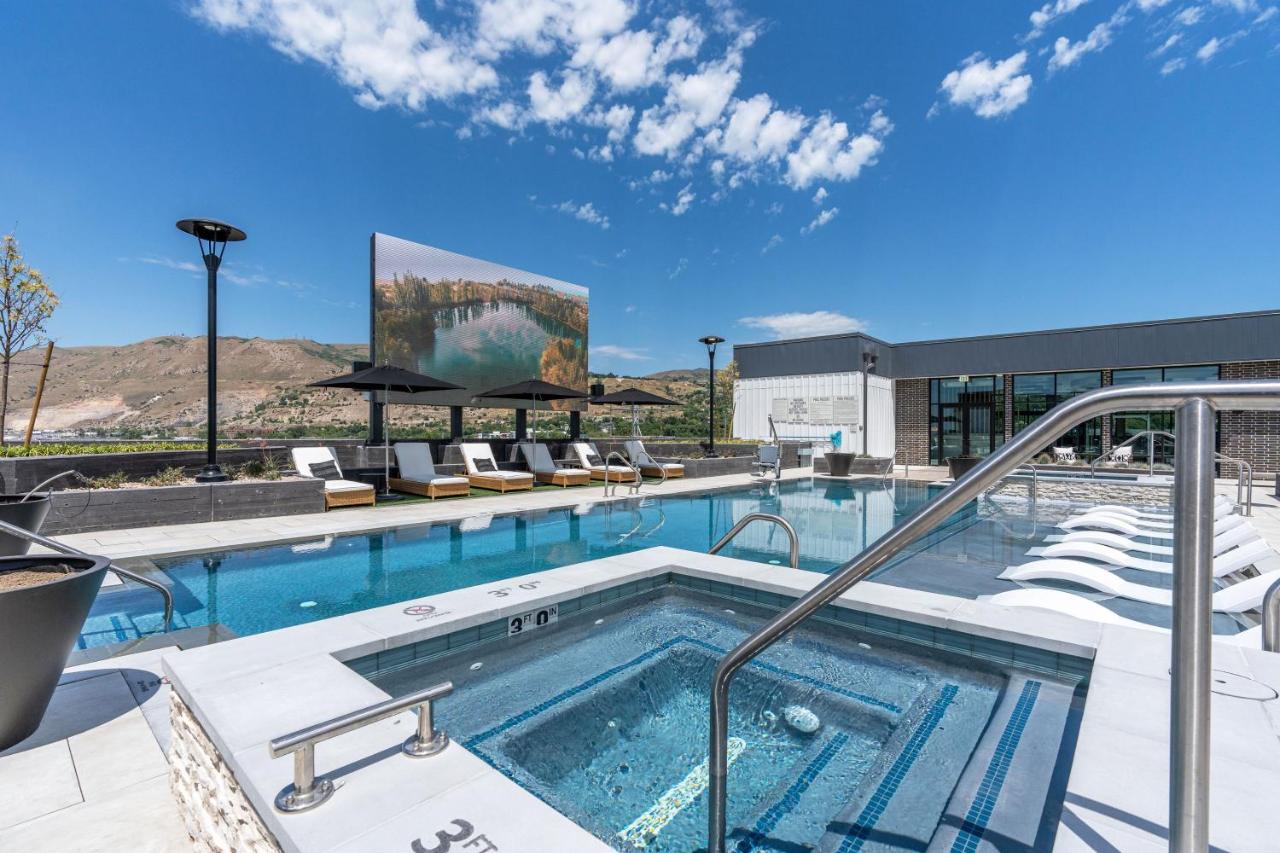 Luxury Downtown 1BR 1BA - Pool,Gym,Pkg,Bowls and More! - B&B Salt Lake City