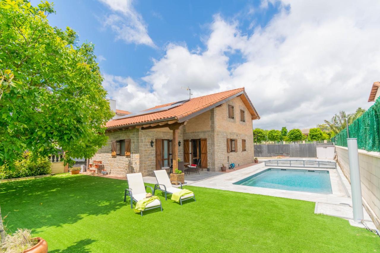 Gran casa de campo con piscina a 15 km de Pamplona - Ferienwohnung Adiós