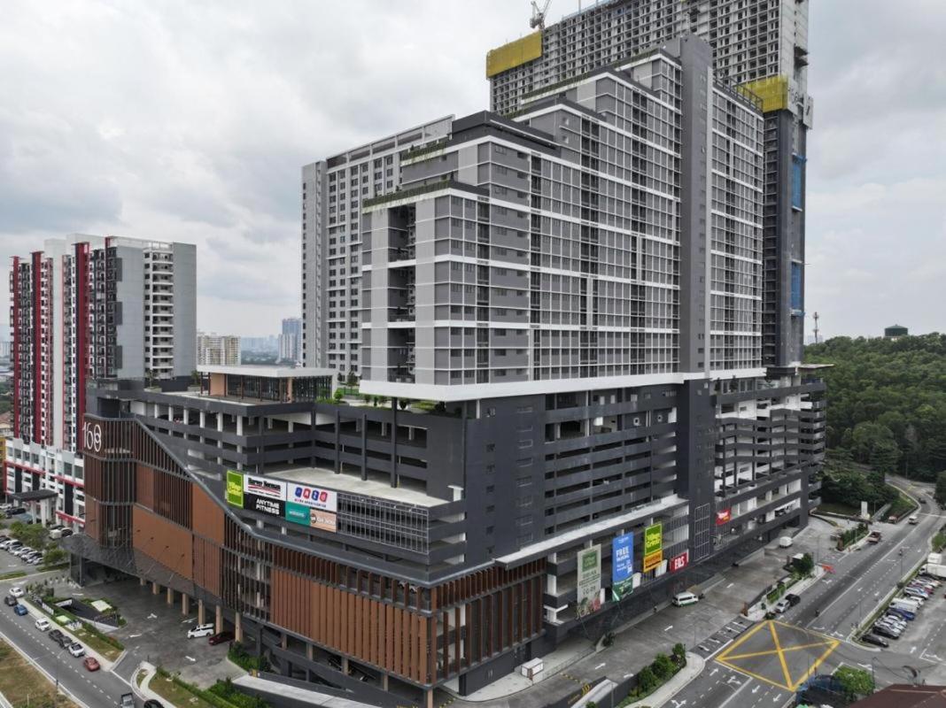 168 Park Residence by HomeBrickz - B&B Batu Caves