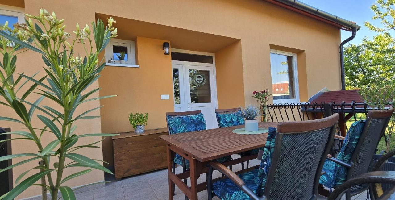 Szőlő Apartman - B&B Villány