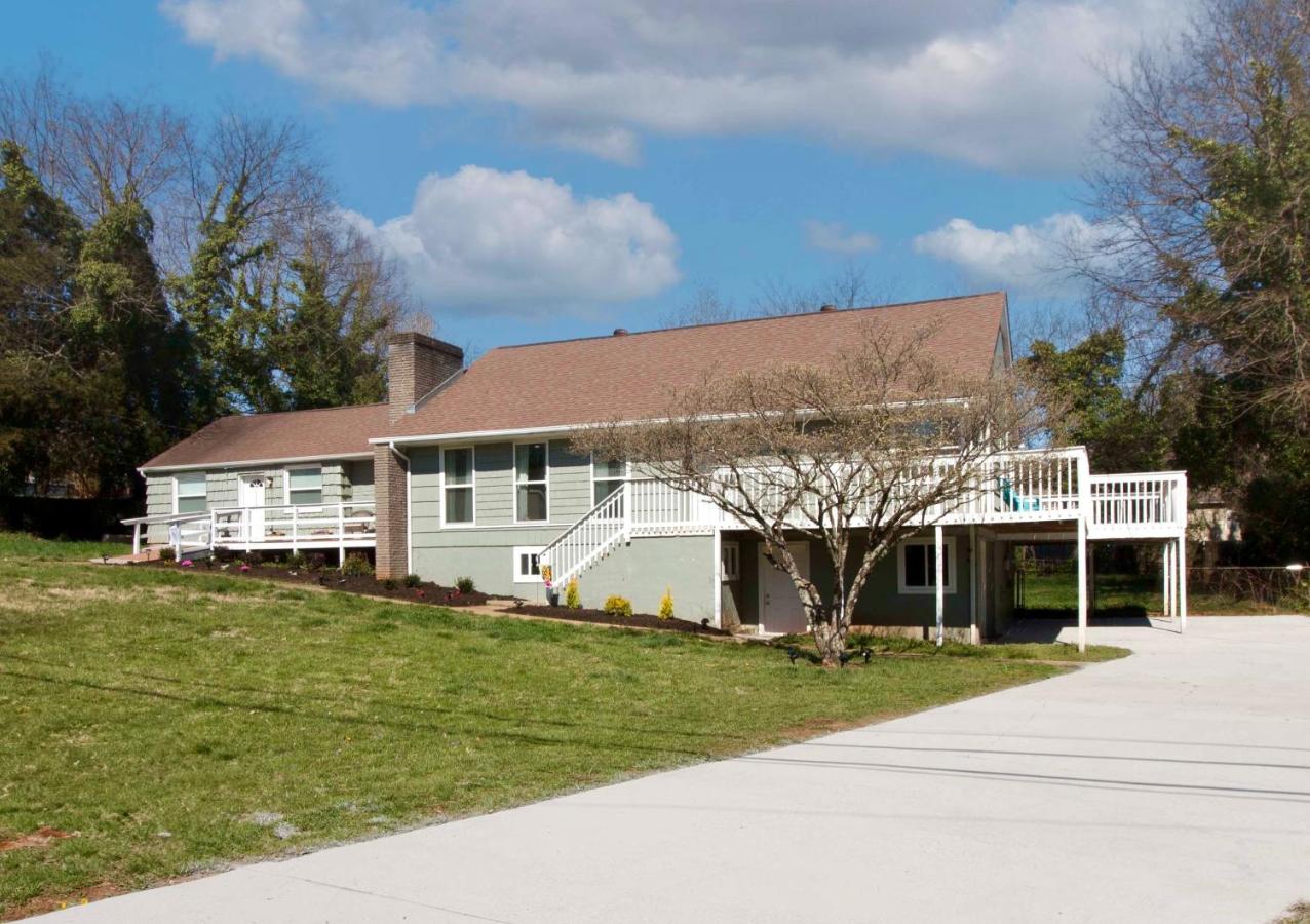 3BR Home Near Downtown Knoxville Long-Term OK - Chambres d’hôtes Knoxville