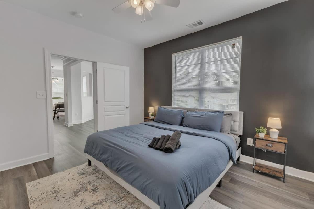 Upscale King 3BR Suite Mins to Downtown Raleigh - Chambres d’hôtes Cary
