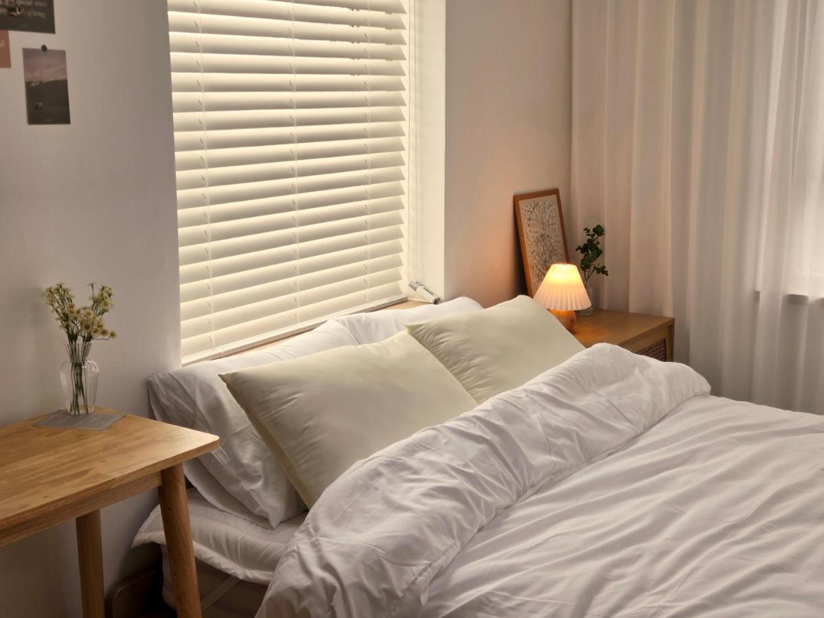 Warm Wood Stay Hwajeong - Bed and Breakfast Goyang