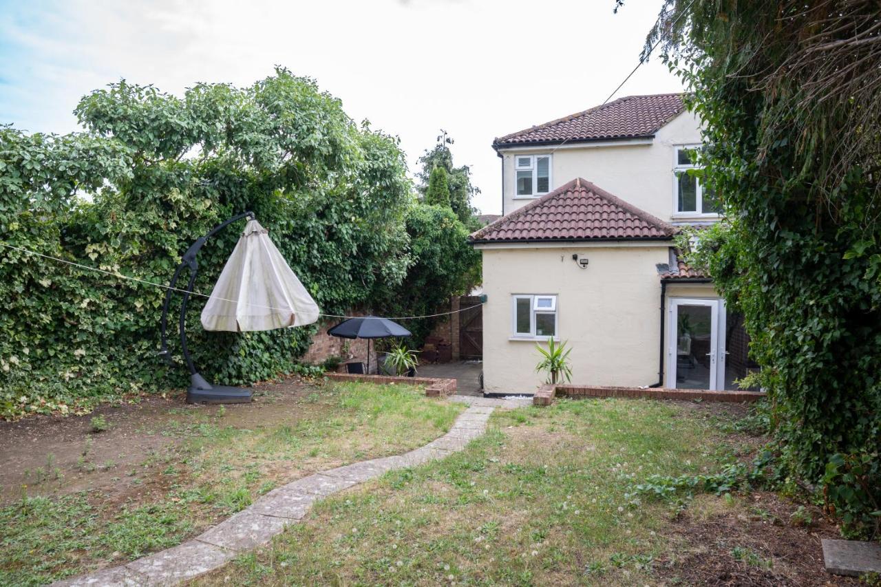 Modern 3 Bed Bromley, Chislehurst House - with parking - B&B