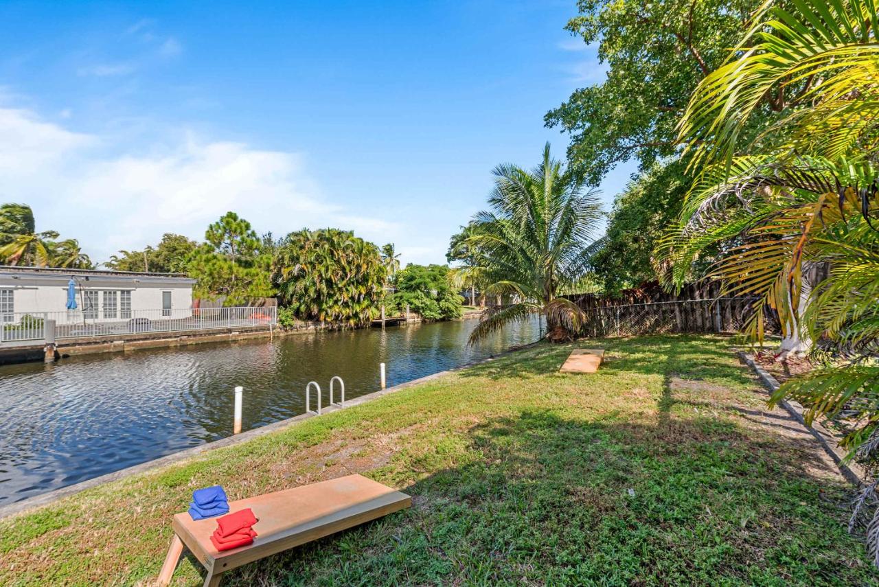 Canal views featuring indoor pool - Bed and Breakfast Fort Lauderdale