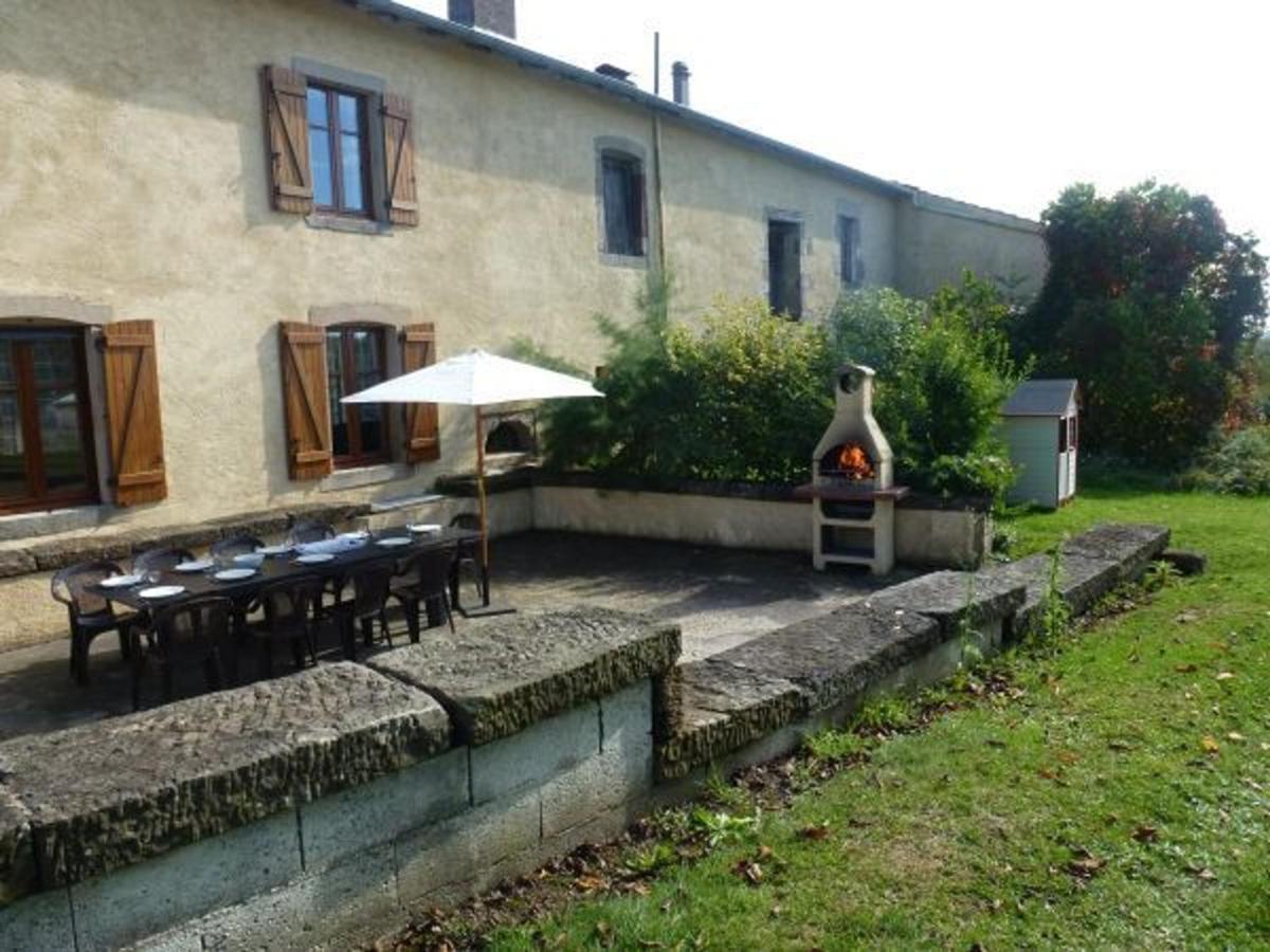 Charmant gîte historique avec terrasse, salle de jeux, et recharge électrique – proche Vittel & Contrexéville - FR-1-589-219 - B&B