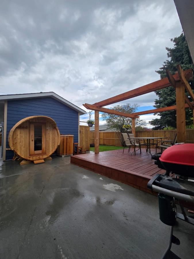 A Little R and R Private Sauna Cold and Hot Plunge - B&B Calgary