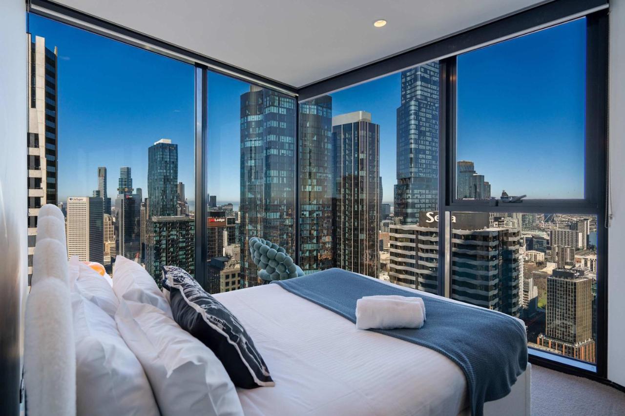 High-Rise CBD Apt L50 Luxe City Views and Free Parking - Chambres d'hôtes Melbourne