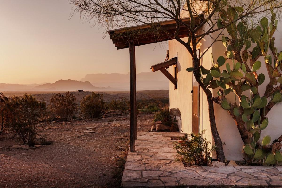 Big Bend Escape Designer Adobe with Mountain Views - Chambres d'hôtes Terlingua