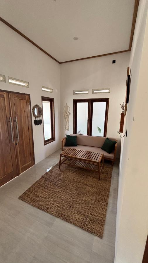 Ameni Villa - B&B Katilampak