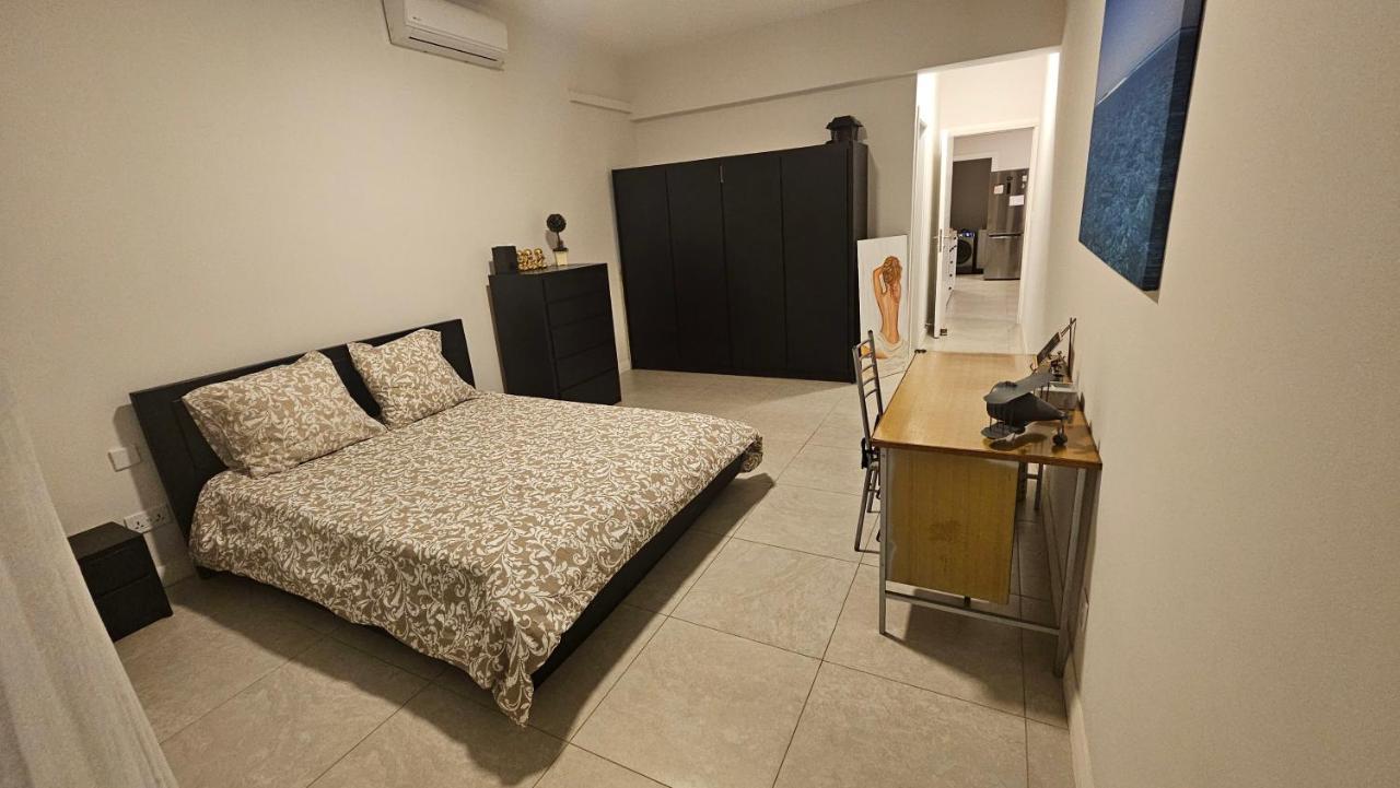 Two-Bedroom Apartment with Mountain View