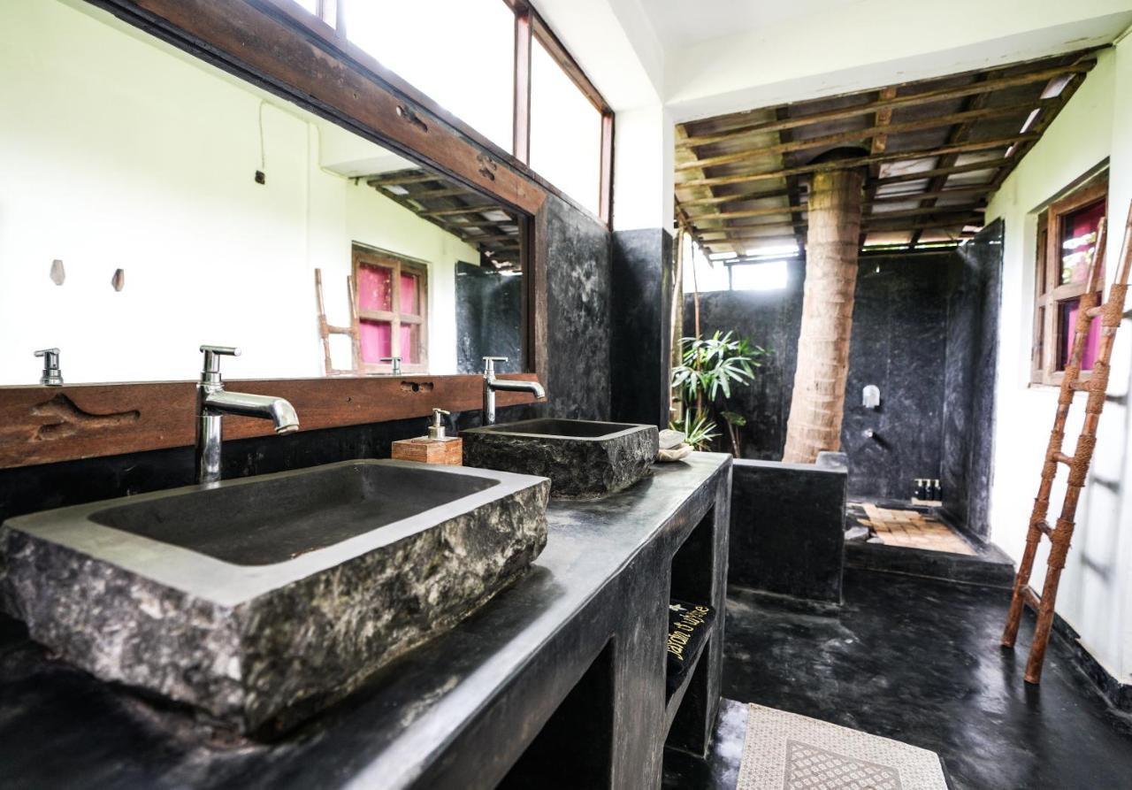 Kamer met Kingsize Bed en Uitzicht op de Tuin