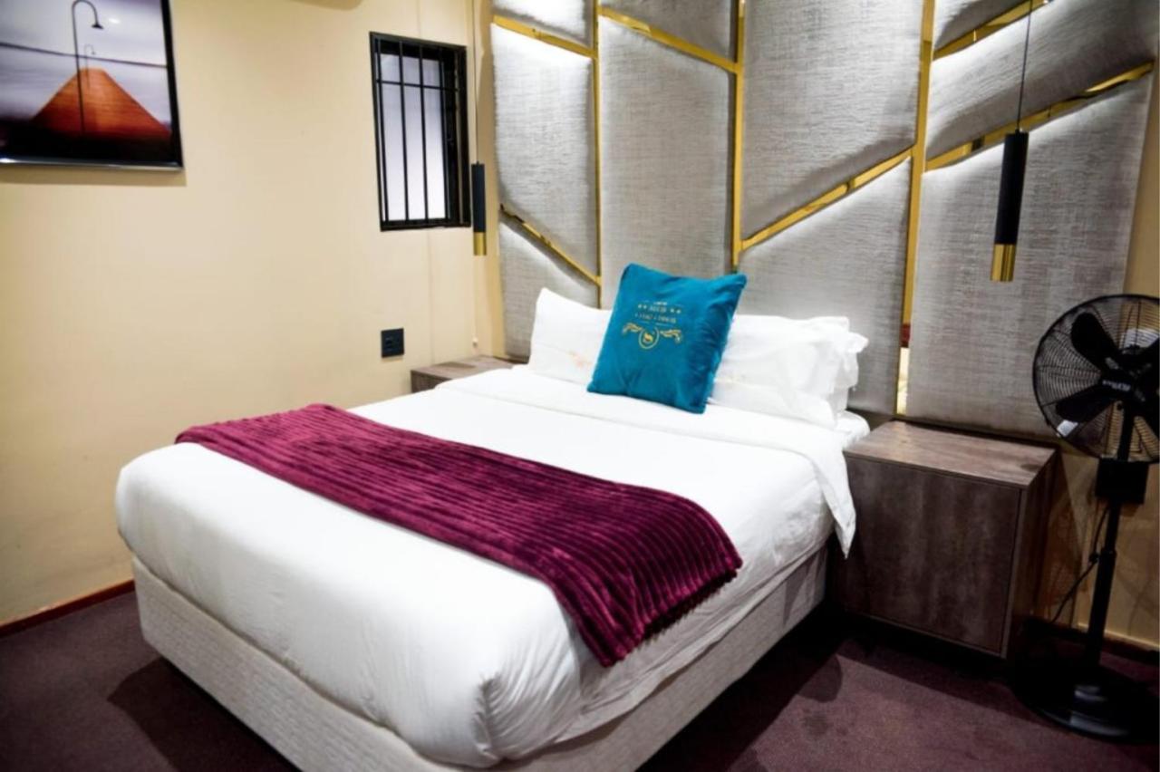 Standard Queen Room