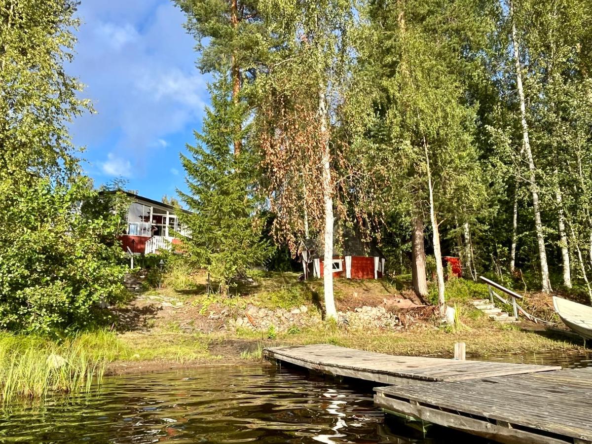 Semi-detached cottage by the lake - Chambres d’hôtes Jyväskylä