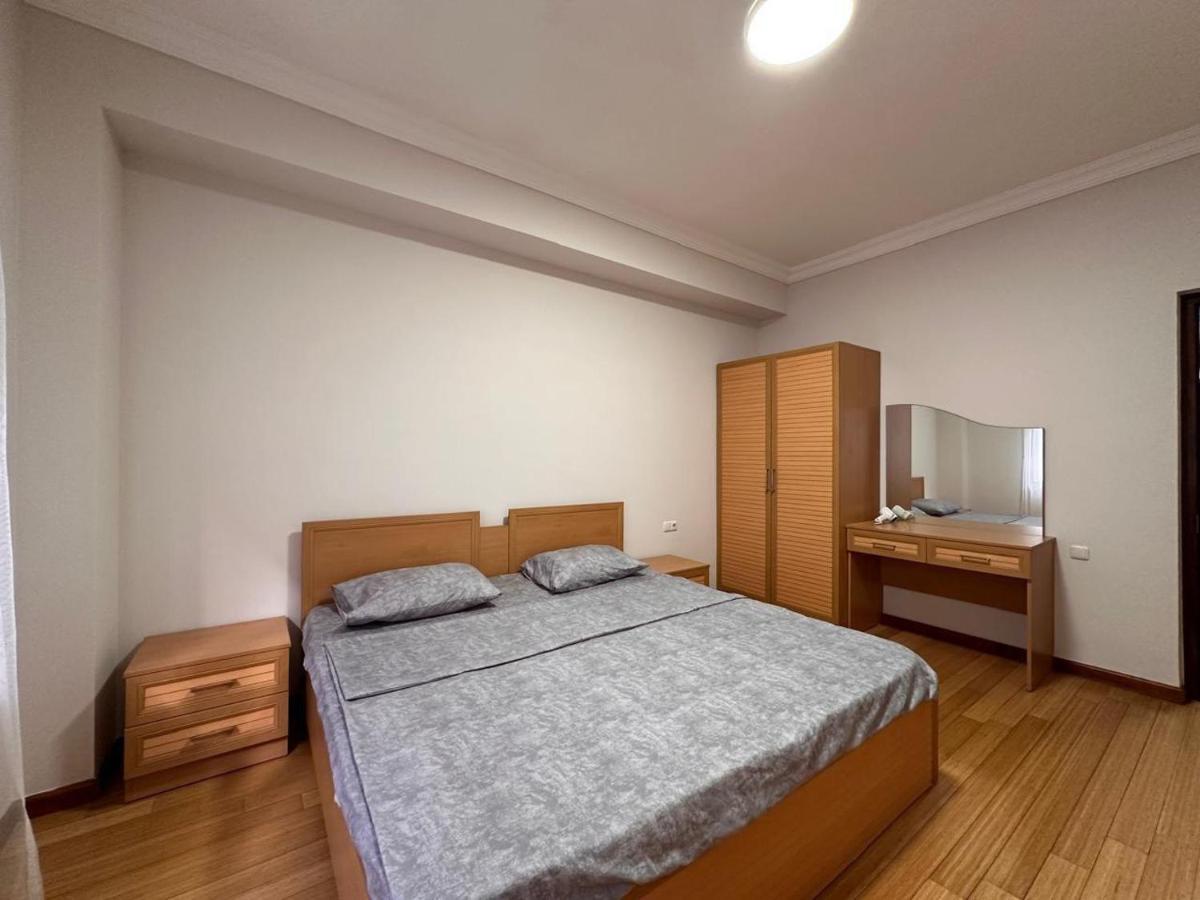 Deluxe Appartement met 2 Slaapkamers en Balkon