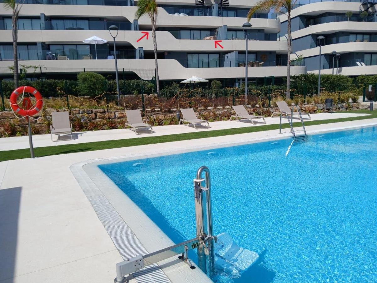 NEUE Ferienwohnung in Andalusien an der Costa del Sol - Boho Style - 40 qm Terrasse, 3-Bedroom, Pool, Gym, Work Lounge - B&B Estepona