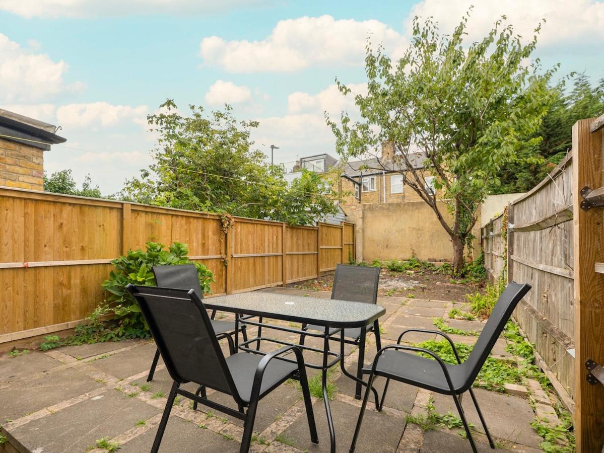 3 bdr House - Garden, easy access to centrl London - B&B London