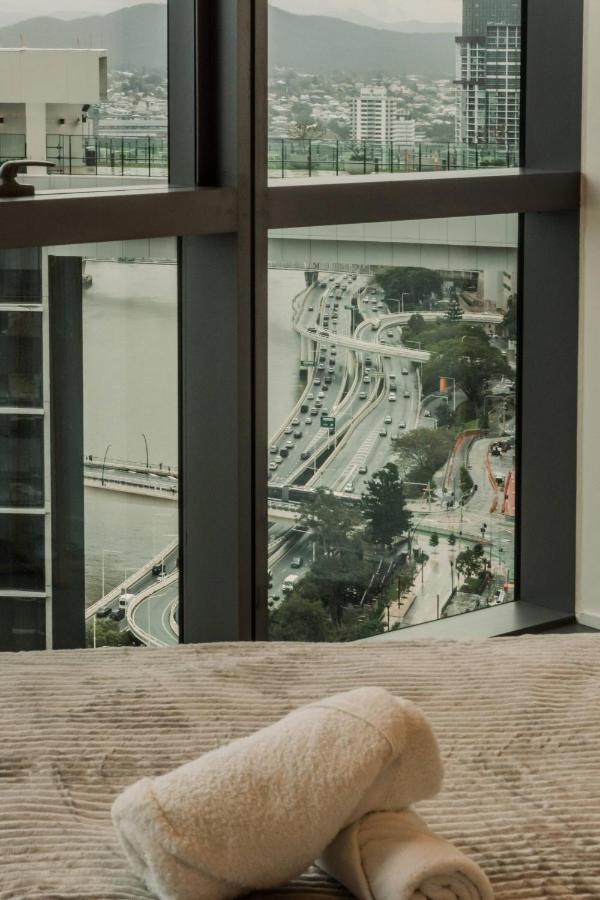 2BR Queens Wharf Residence Level 27 Sky Deck & River View w Carpark - Chambres d'hôtes Brisbane