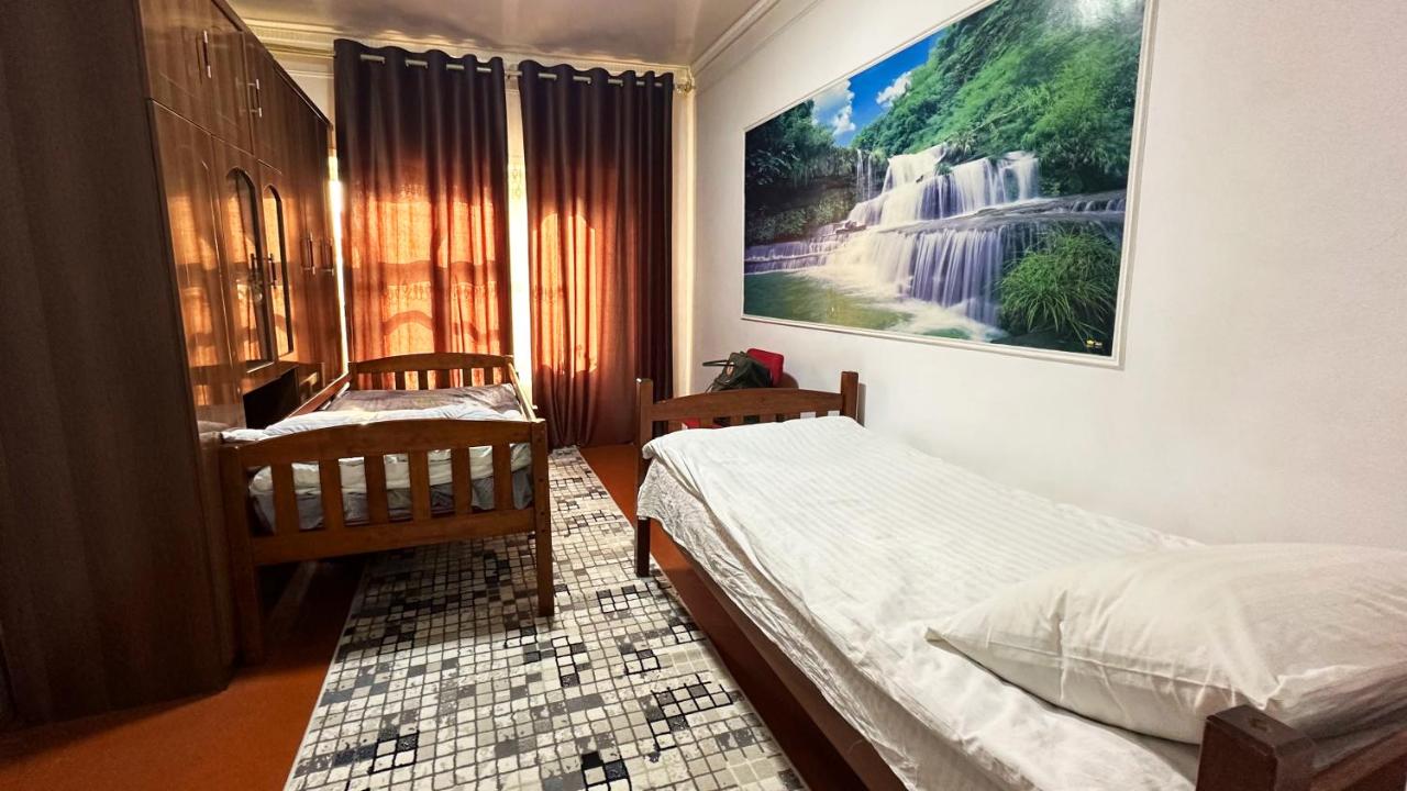 Zweibettzimmer mit Balkon