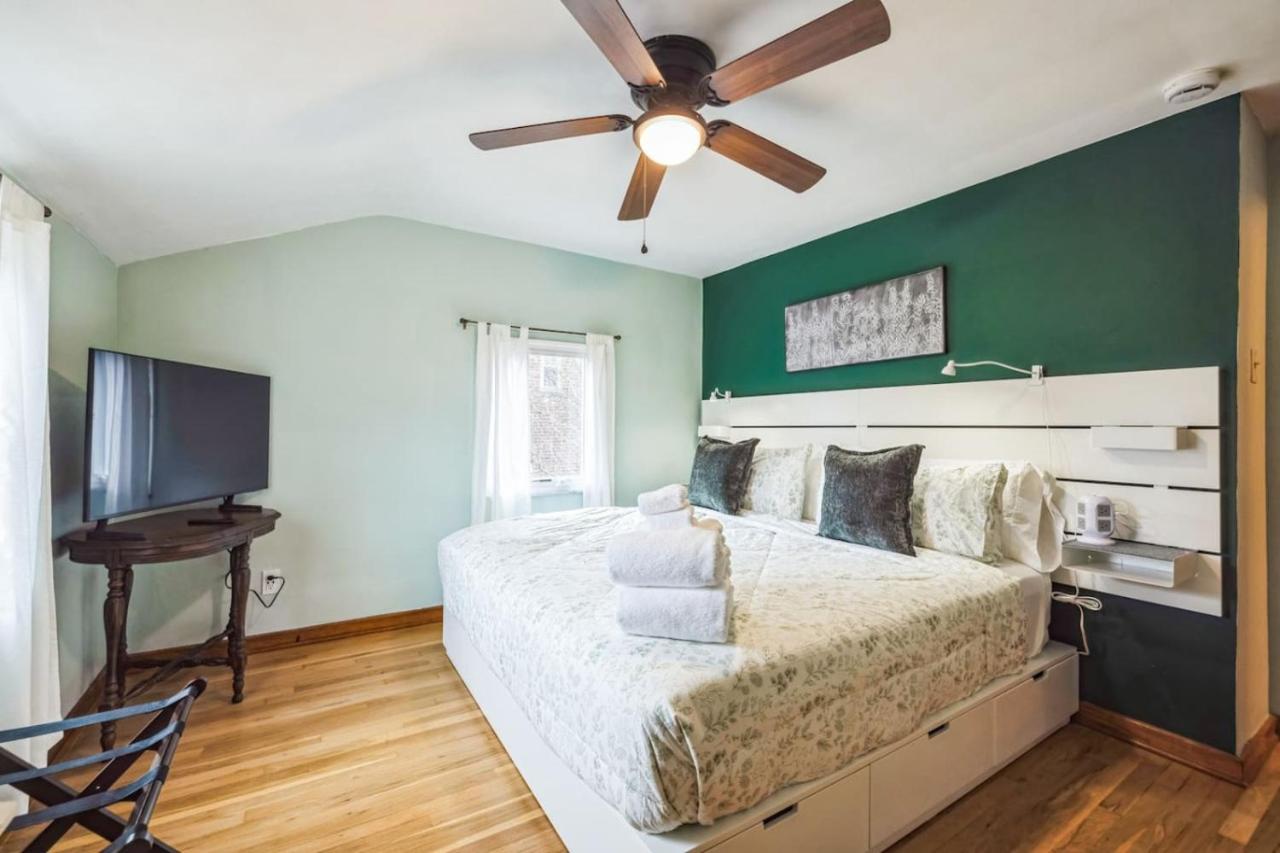 Spacious Family Home with Parking and Backyard - Ferienwohnung Pittsburgh
