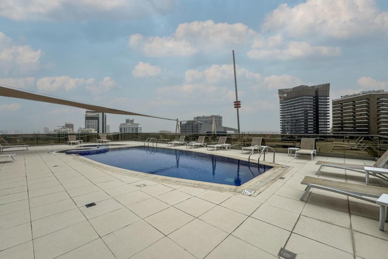 Modern Studio in the Heart of Sports City - Bed and Breakfast Dubai