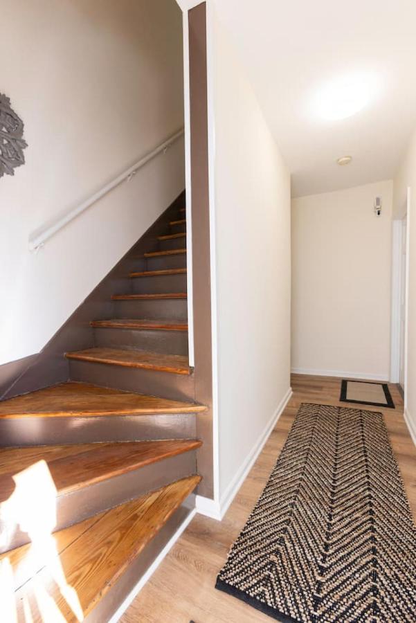 Private Modern 1st Flr 3 Bed Apt Close to Downtown - Ferienwohnung Torrington