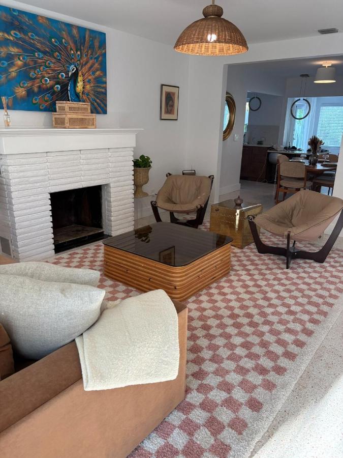 Mid-Century with Outdoor Oasis - B&B Fort Lauderdale