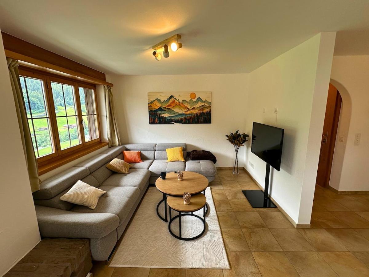 Apartment with Balcony & Mountain View - Ferienwohnung Küblis