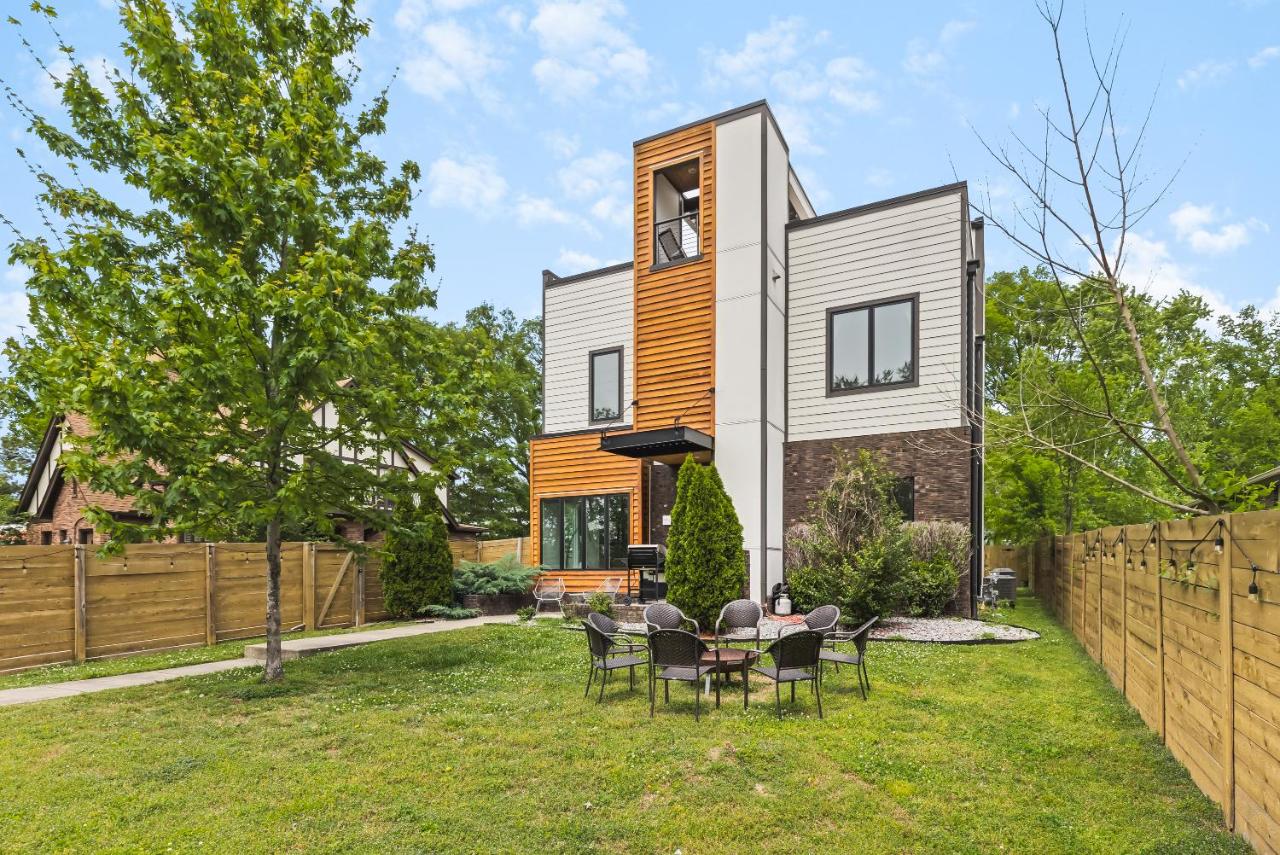 Modern Luxury with Rooftop Deck, 3 mi to Downtown - B&B Nashville