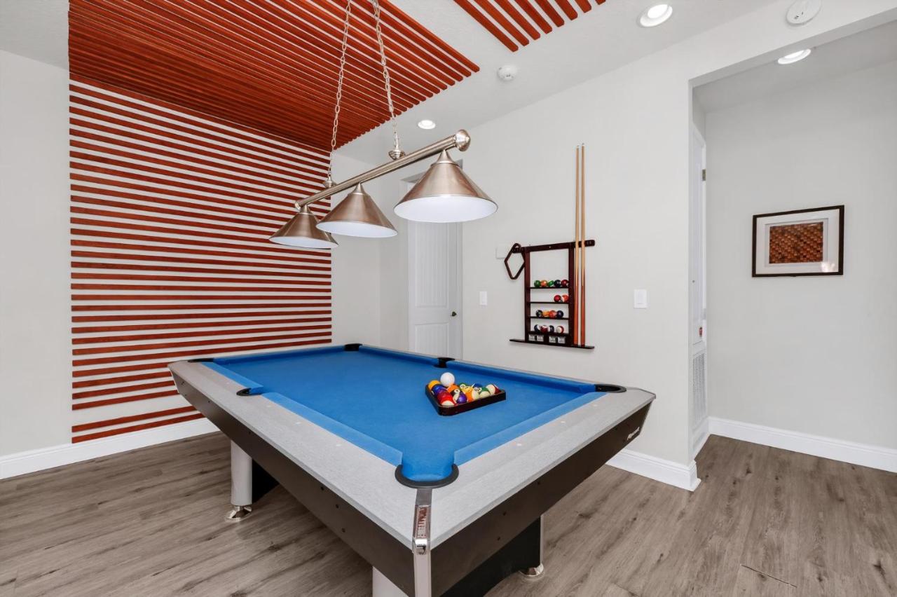 Striking Home With Games, Outdoor Kitchen Near Disney With Waterpark & Resort Access At Encore Resort - 7742Ff - Chambres d'hôtes Orlando