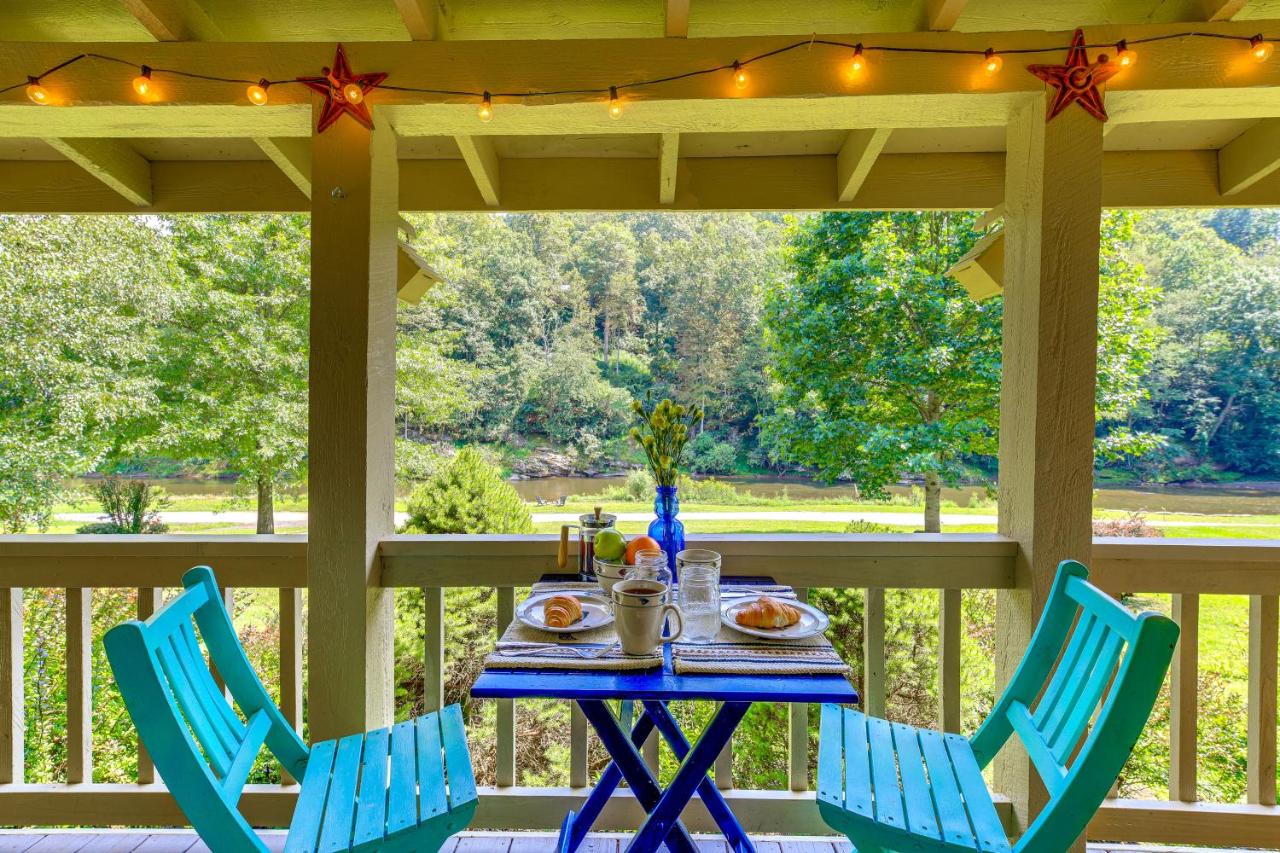 Riverfront Home with Fire Pit and Deck in Lansing - B&B