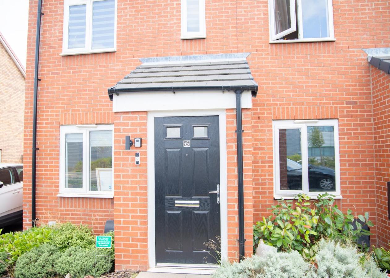 Bright and Stylish 3-bed House - Families and Contractors - Near Coventry Arena and M6 - B&B Coundon