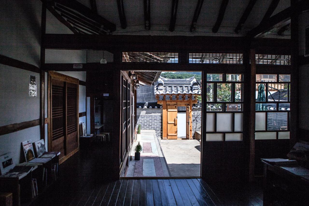 Bonghwangjae Hanok Guesthouse - B&B Gongju