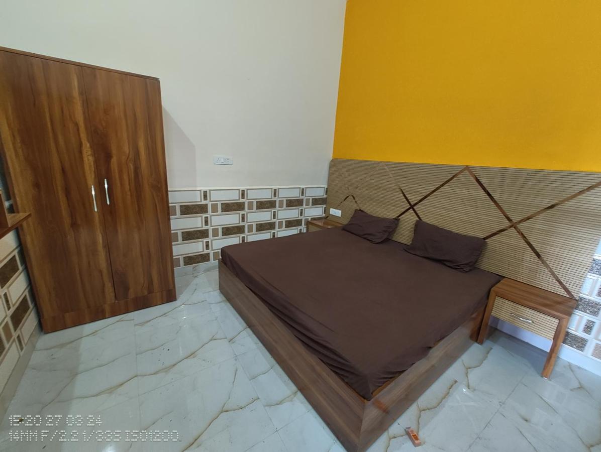 Siddhi Vinayak paying guest house - B&B Ayodhya