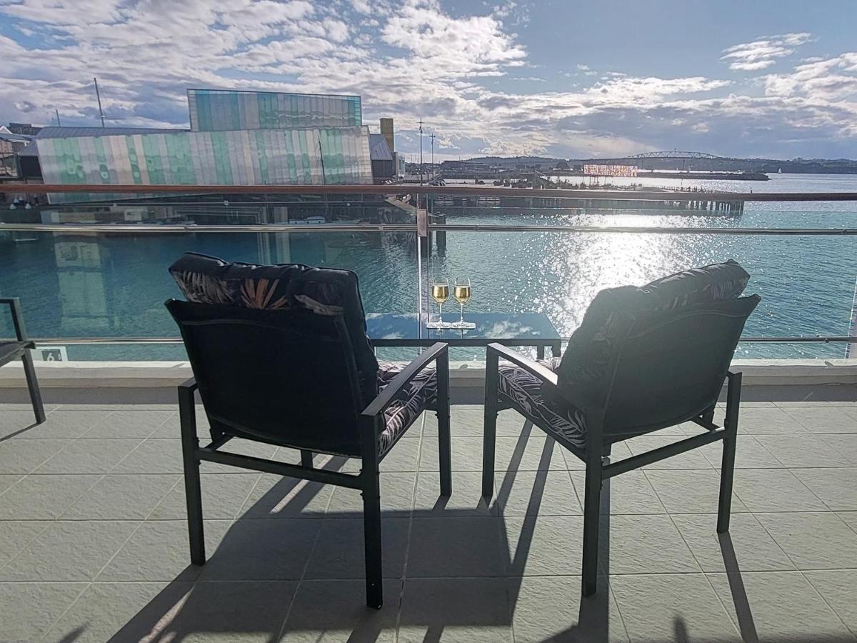Water Front View - Princes Wharf apartment with fabulous views - B&B