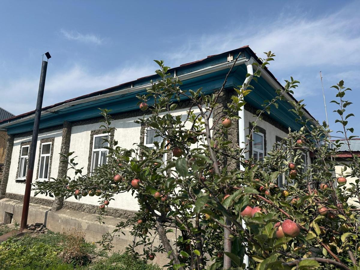 Guest House Aport 30 - Bed and Breakfast Karakol