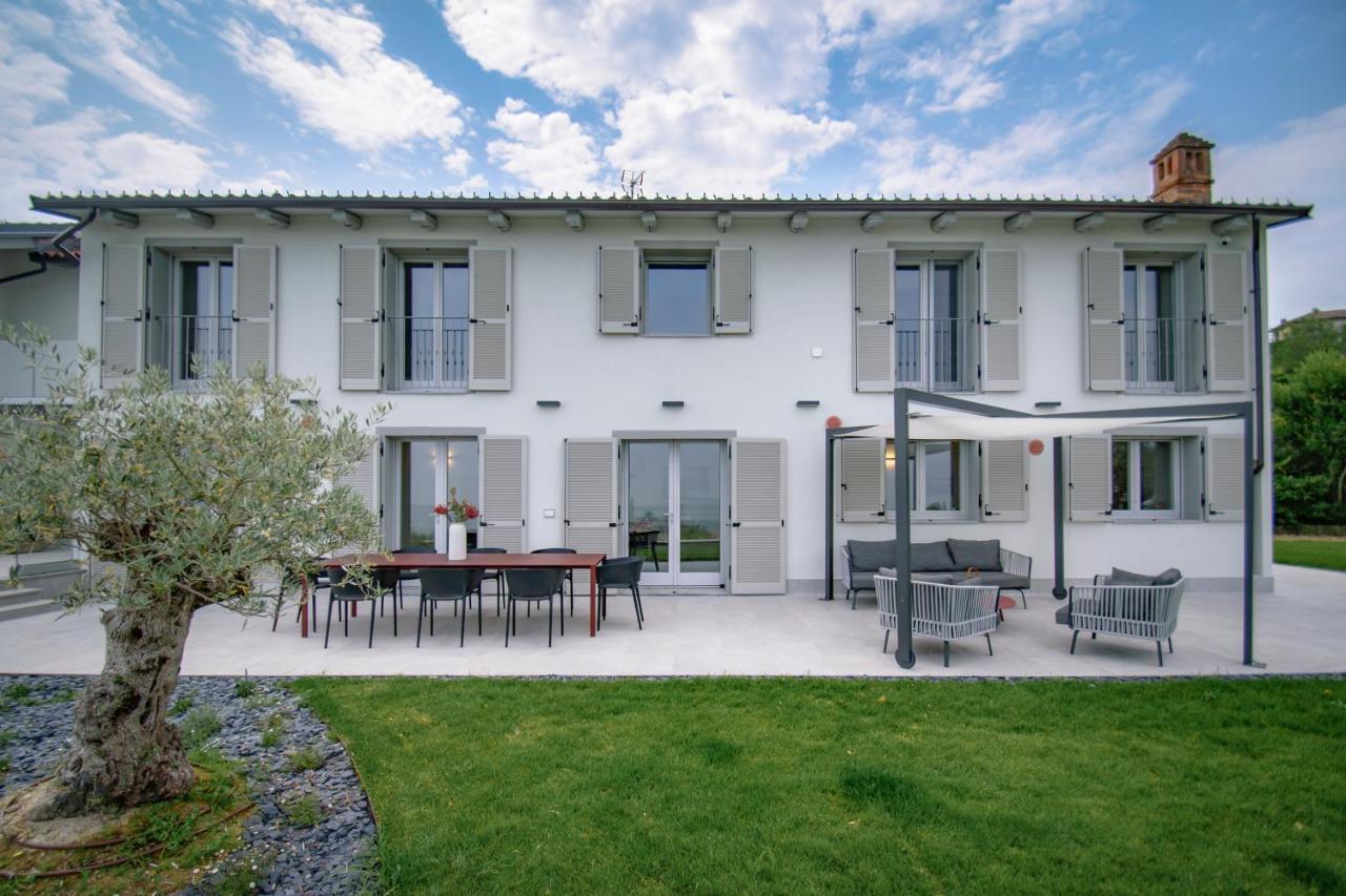 Villa Elegante Esclusiva fra le Vigne Piemontesi con Piscina Riscaldata - B&B Castiglione Tinella
