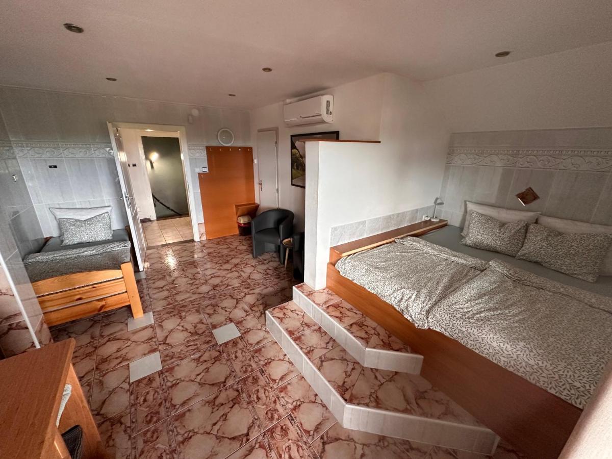Classic Dreibettzimmer