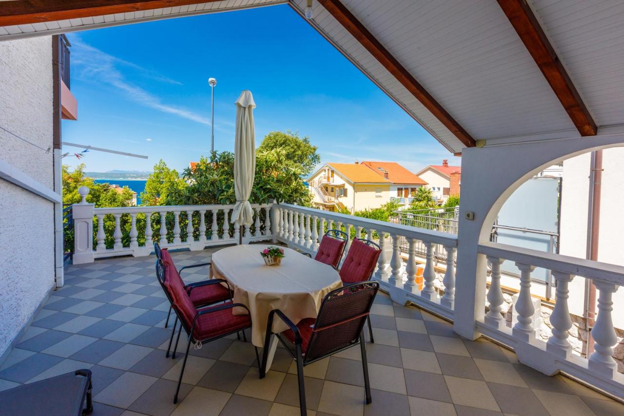 Apartamento con balcón