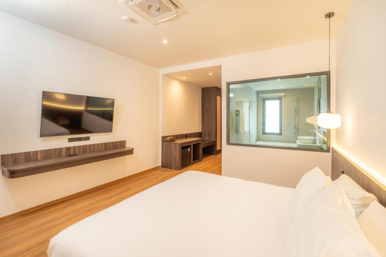 One-Bedroom Apartment with Balcony and Mountain View