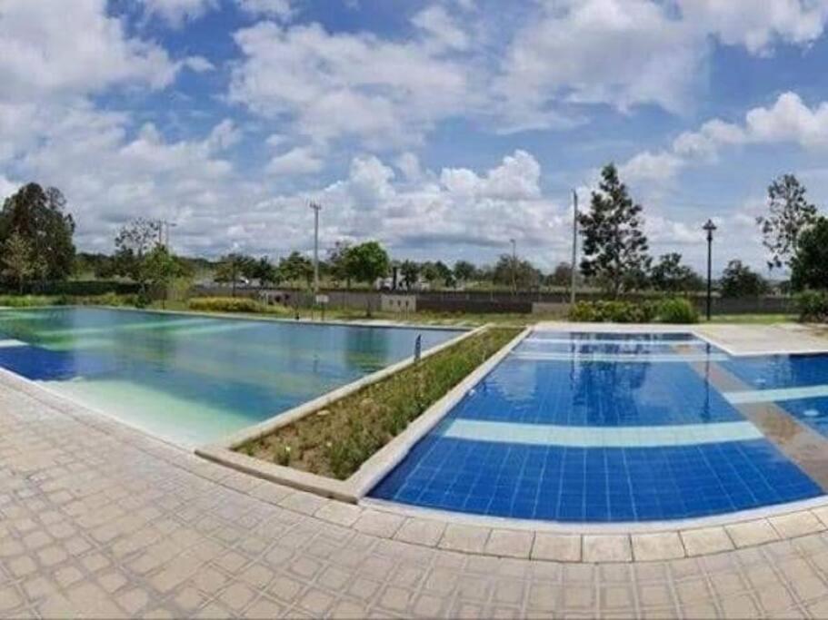 Relaxing 3bedroom home with outdoor dining NUVALI - B&B Calambá