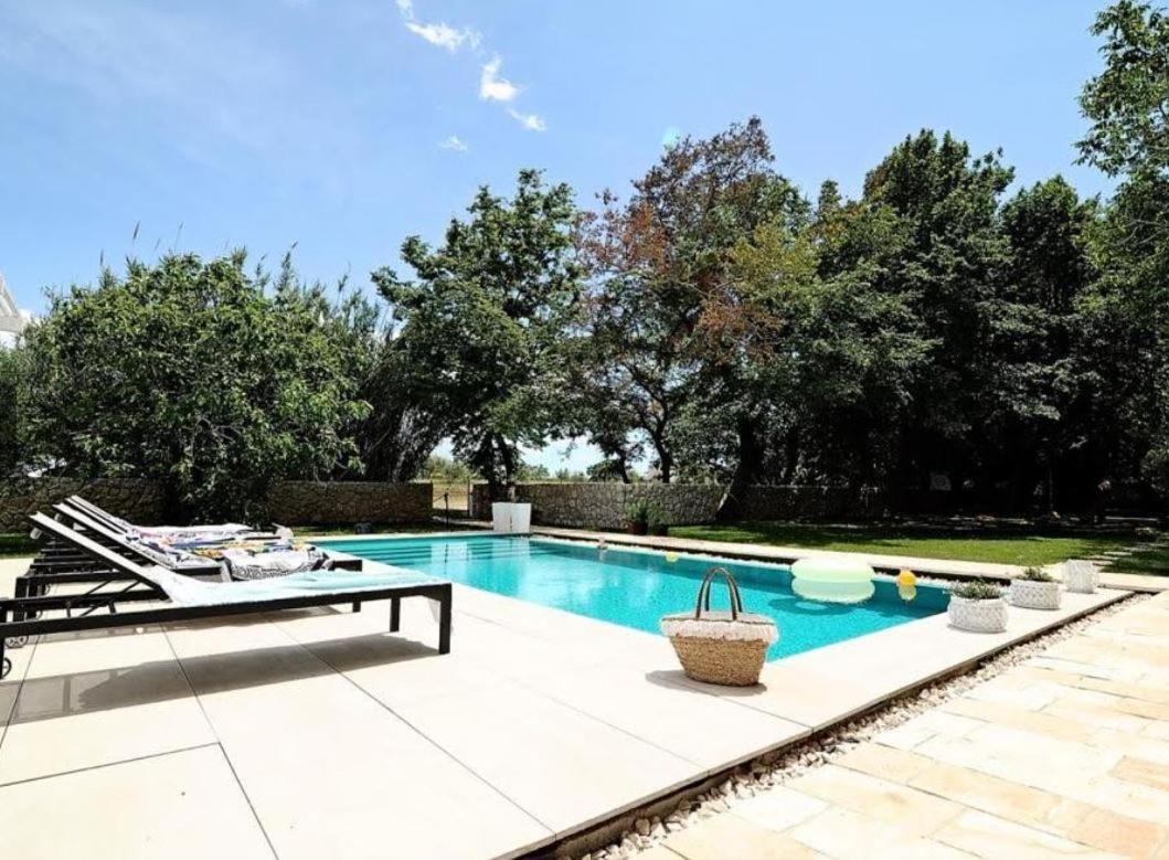 Apartments LUCA with swimming pool - Bed and Breakfast Nin