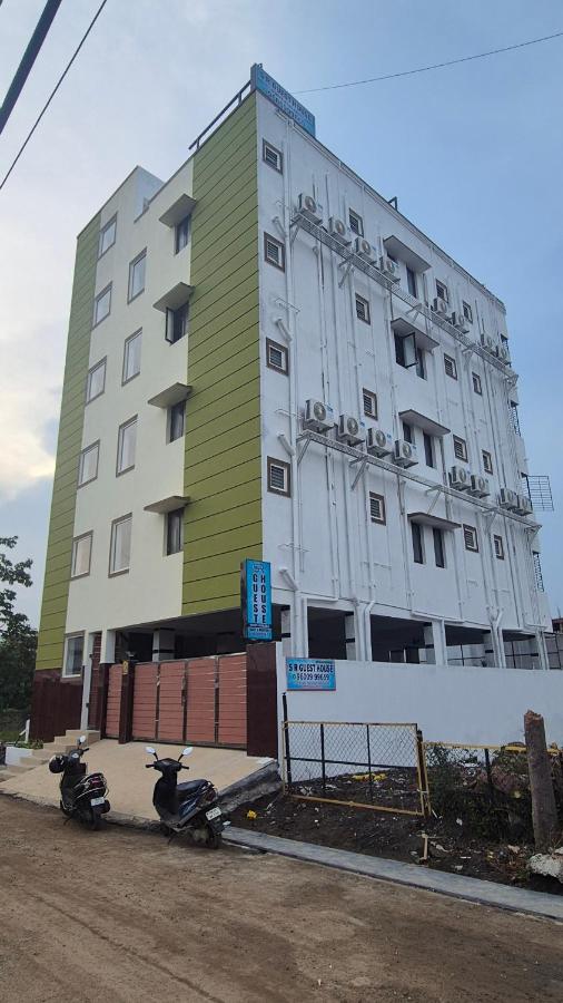 S R Guest House - B&B Siruseri