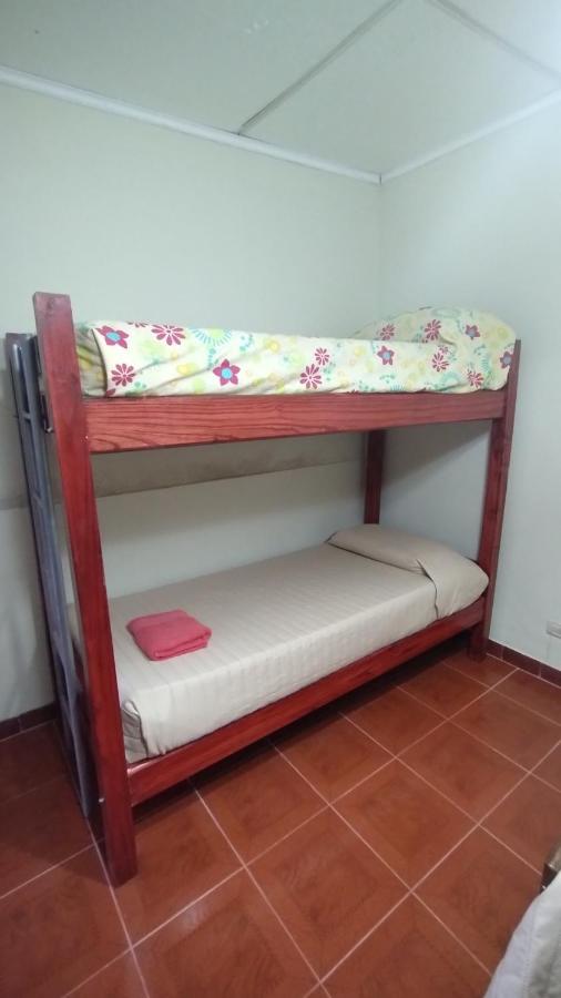 Cama individual en habitación compartida