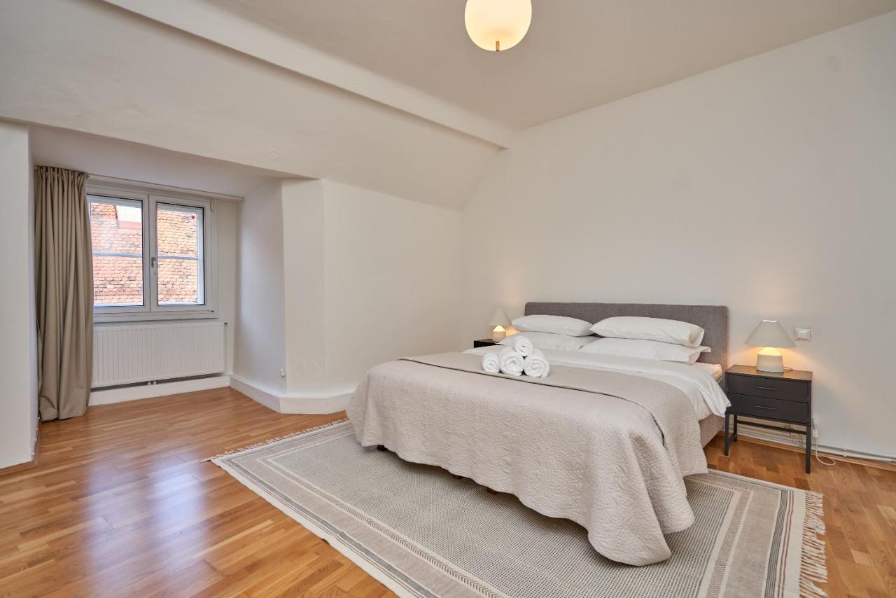One-Bedroom Apartment with City View