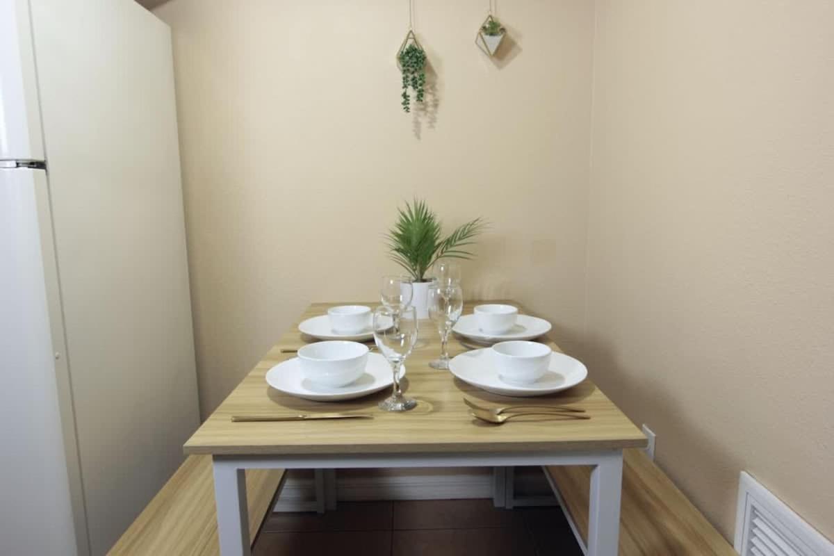 Calm Japandi Retreat with Patio Near Downtown - Chambres d’hôtes Sarasota