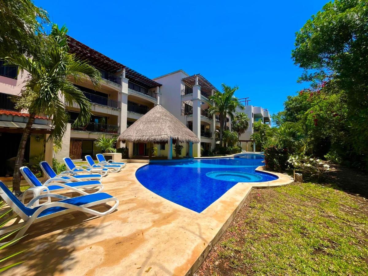 Modern Apartment with Private Terrace and Golf Course View, free parking in Puerto Aventuras - B&B