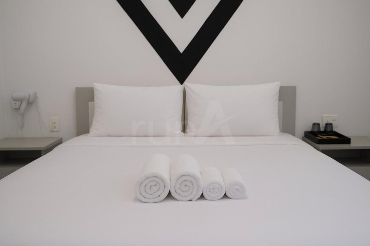 One-Bedroom Apartment with Balcony